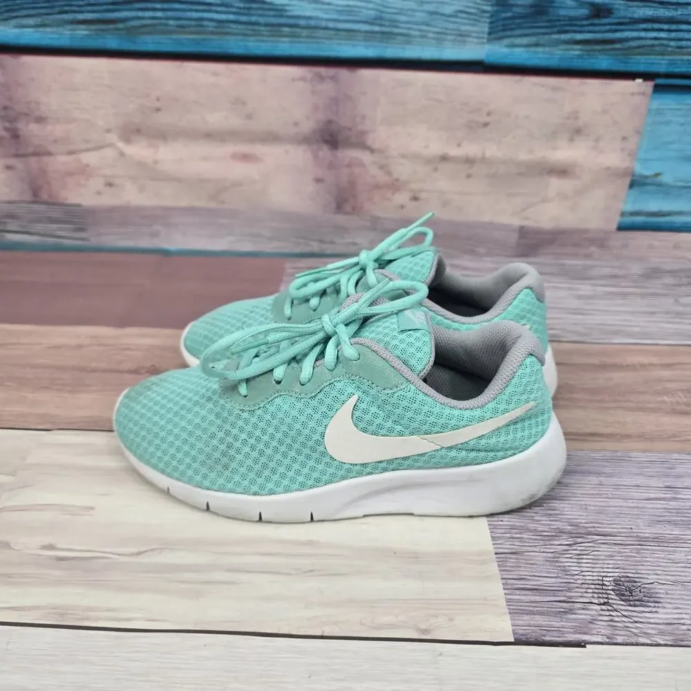 Nike Girls Tanjun GS Youth Size 6Y Turquoise 818384 311 Mint Green Teal White